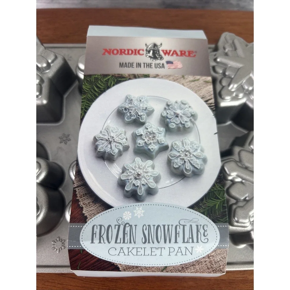 Nordic Ware Snowflake Cakelet Pan Holiday Collection Heavy Cast Aluminum Frozen